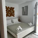 Trinity Mykonos - Beachfront Hotell