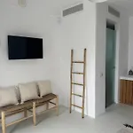 Trinity Mykonos - Beachfront 3*