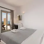Trinity Mykonos - Beachfront Hotell 3*
