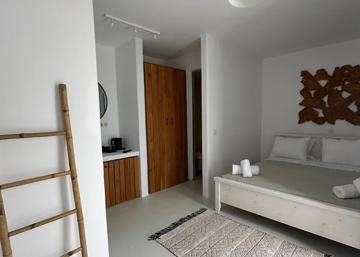 Trinity Mykonos - Beachfront 3* Platísz Jalósz